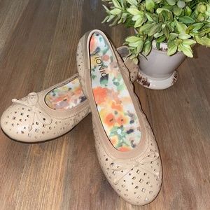 Vionic Nude Flats